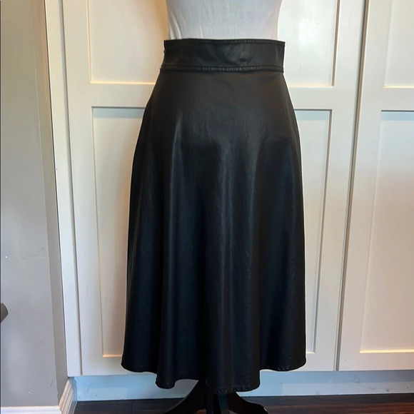 Cop.Copine NWOT Cop.Copine Elegant Black Midi Skirt Size 6 - Picture 4 of 10